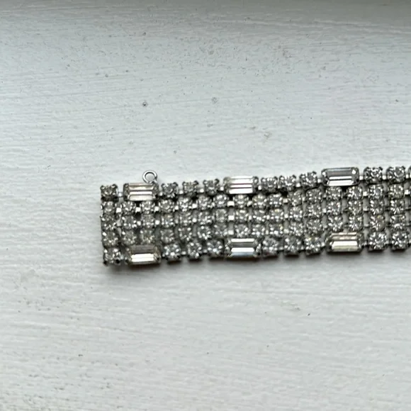Vintage Weiss Bracelet - Picture 2 of 4